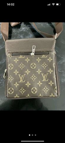 louis vuitton umhängetasche herren gefälscht|how to check for false louis vuitton.